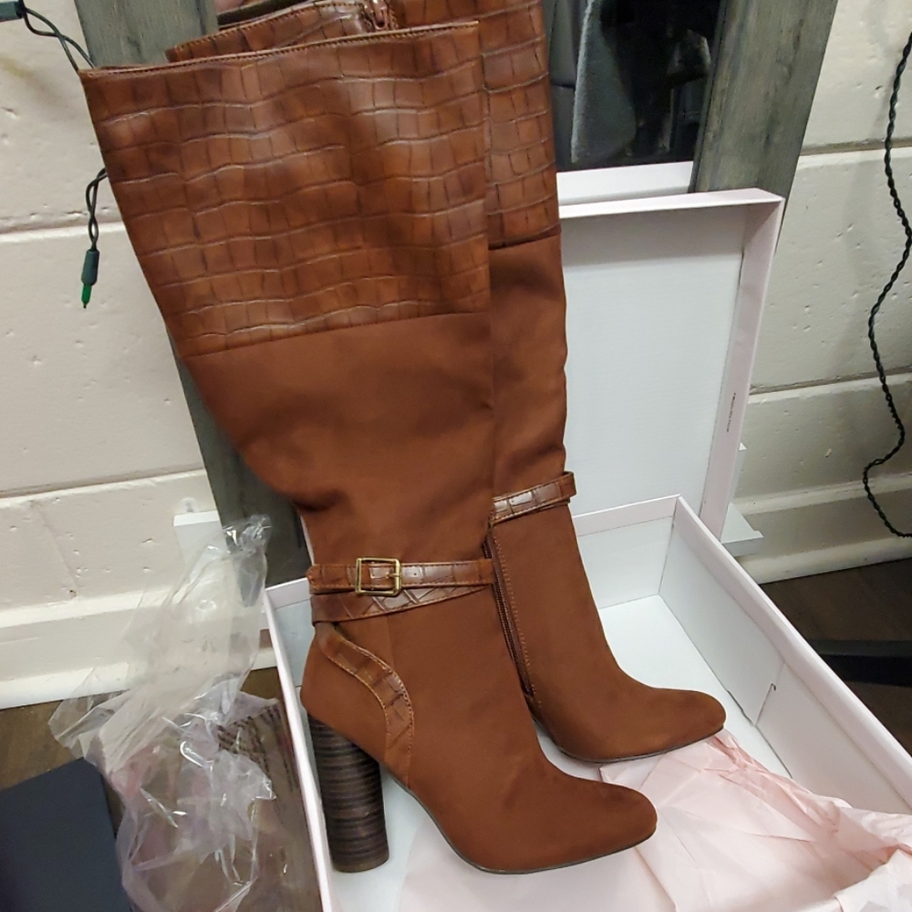 Knee high heeled boots
